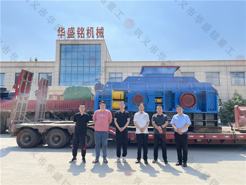 2PGY2000x1200大型全自動(dòng)液壓對輥制砂機(jī)發(fā)往鉬都--洛陽欒川